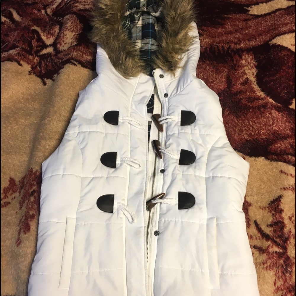 White sleeveless jacket